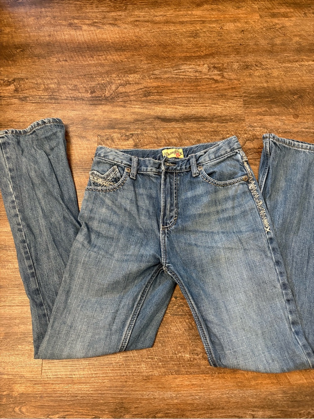 Women’s Vintage Bootcut Denim Jeans in Medium Blue